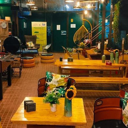 Forrest Hostels Mumbai Bagian luar foto