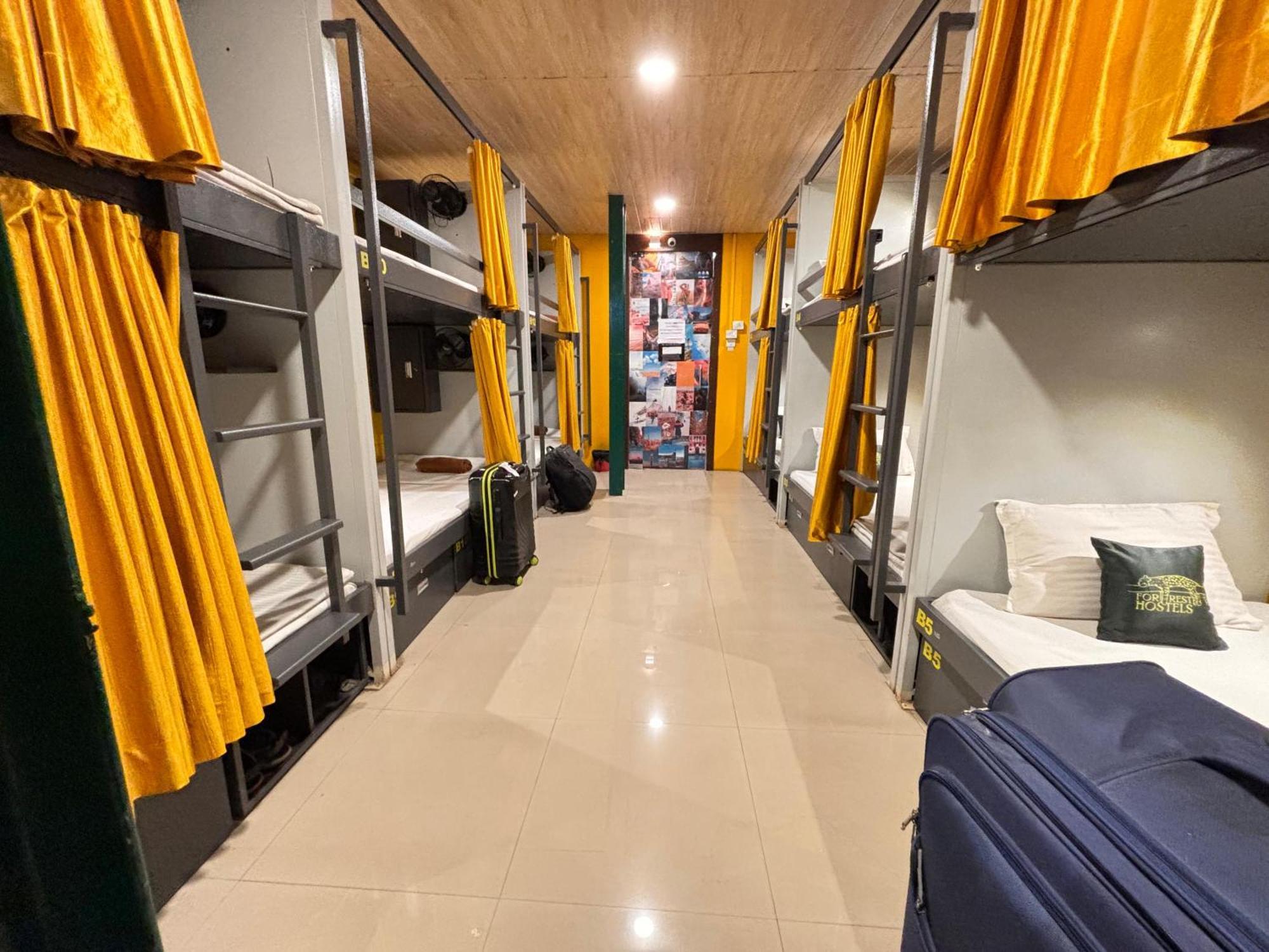 Forrest Hostels Mumbai Bagian luar foto