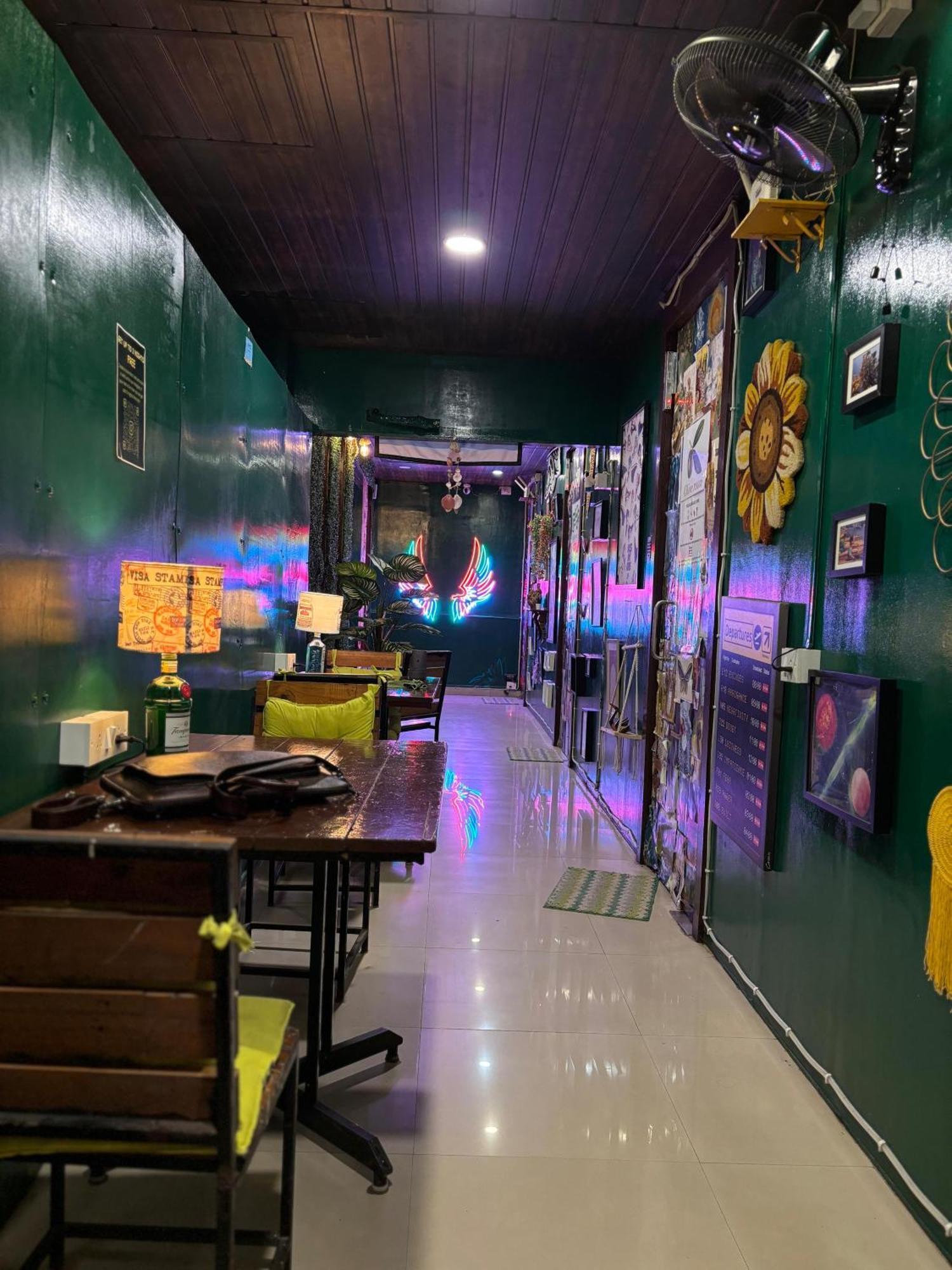 Forrest Hostels Mumbai Bagian luar foto